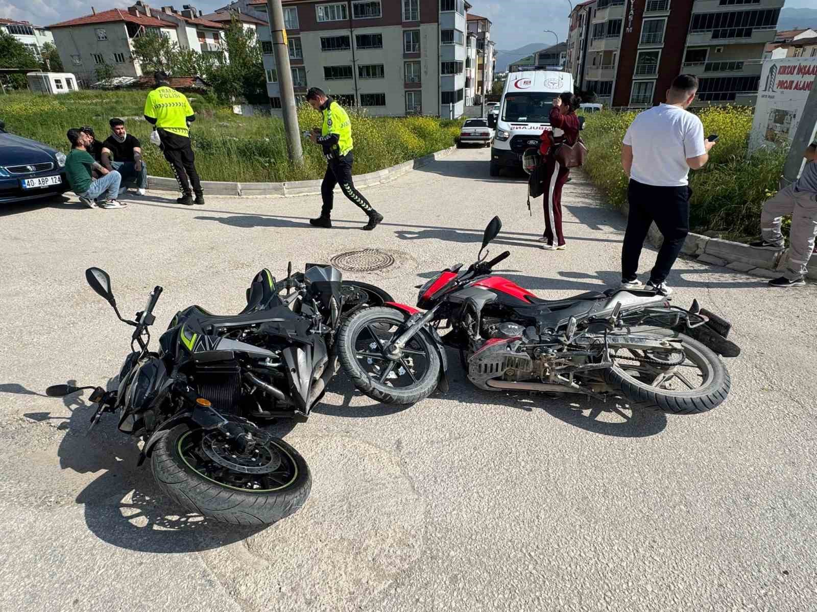 Bilecik&rsquo;te iki motosiklet &ccedil;arpıştı: 2 yaralı
