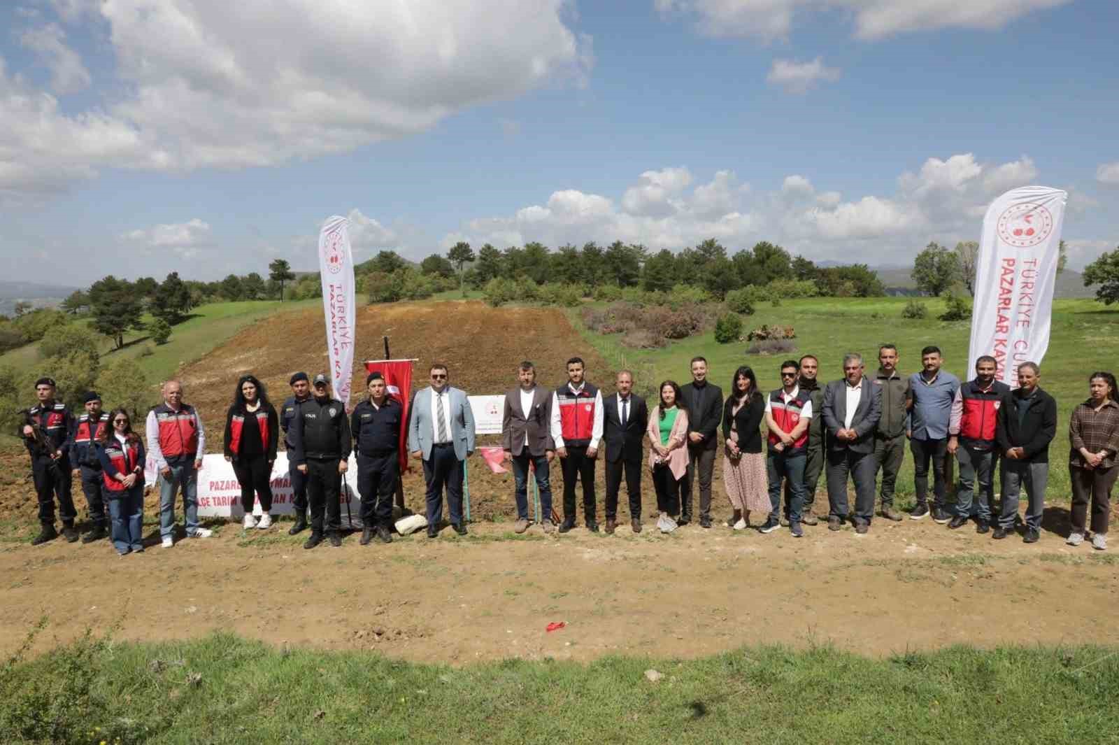 Pazarlar&rsquo;da atıl durumdaki hazine arazisi tarıma kazandırıldı
