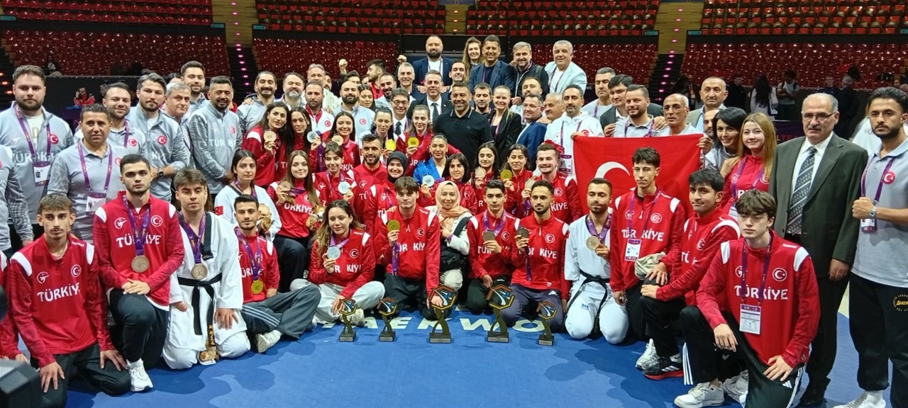 Bakan Bak&rsquo;tan milli taekwondocular i&ccedil;in tebrik
