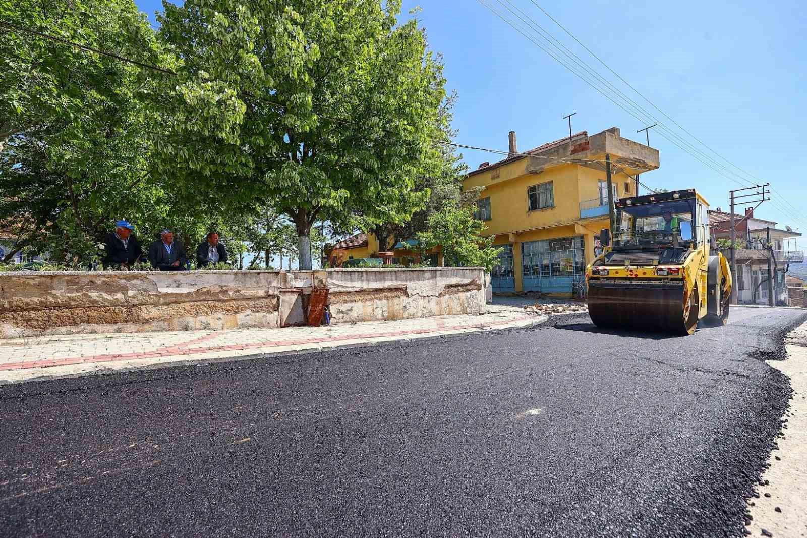 Denizli B&uuml;y&uuml;kşehir Akkent Mahallesi&rsquo;nde sıcak asfalt &ccedil;alışmalarına başladı
