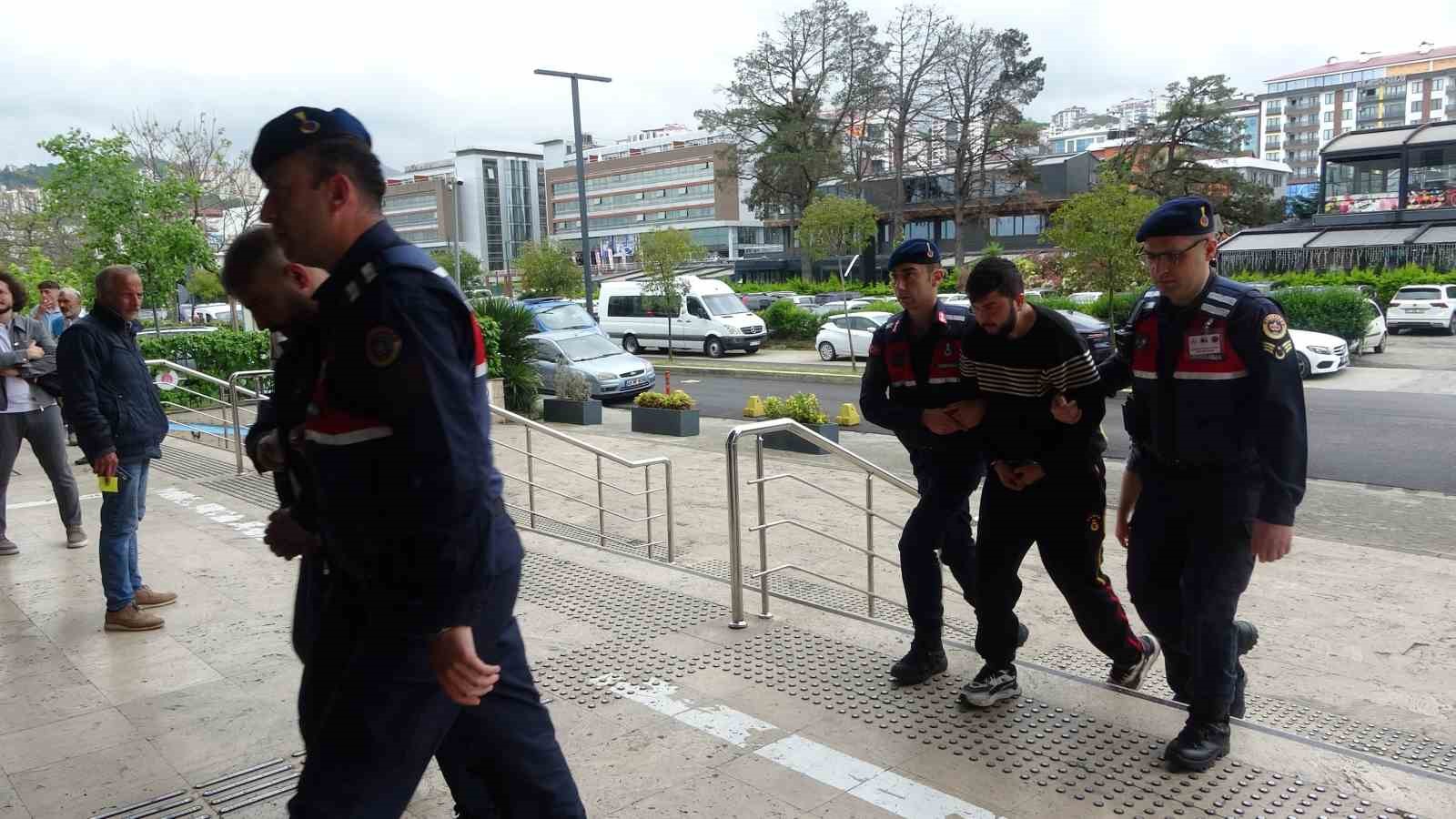 Trabzon merkezli 5 ilde dolandırıcılık operasyonunda g&ouml;zaltına alınan 12 kişi adliyeye &ccedil;ıkartıldı
