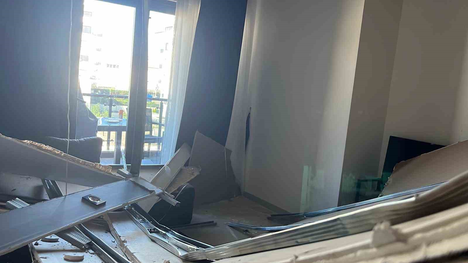 Alanya&rsquo;da evin asma tavanı &ccedil;&ouml;kt&uuml;: 2 yaralı
