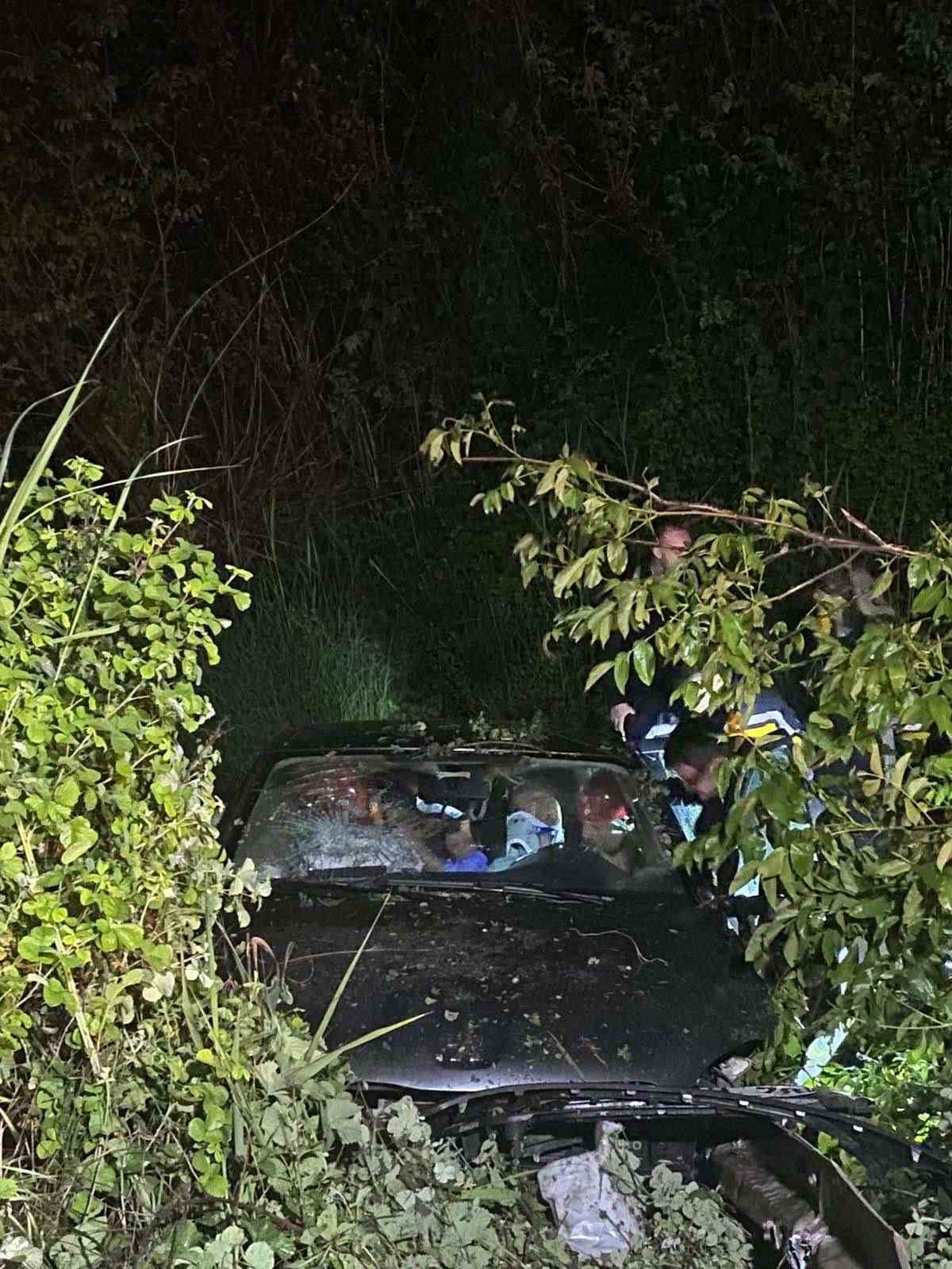 İneg&ouml;l&rsquo;de otomobil tarlaya u&ccedil;tu: 4 yaralı
