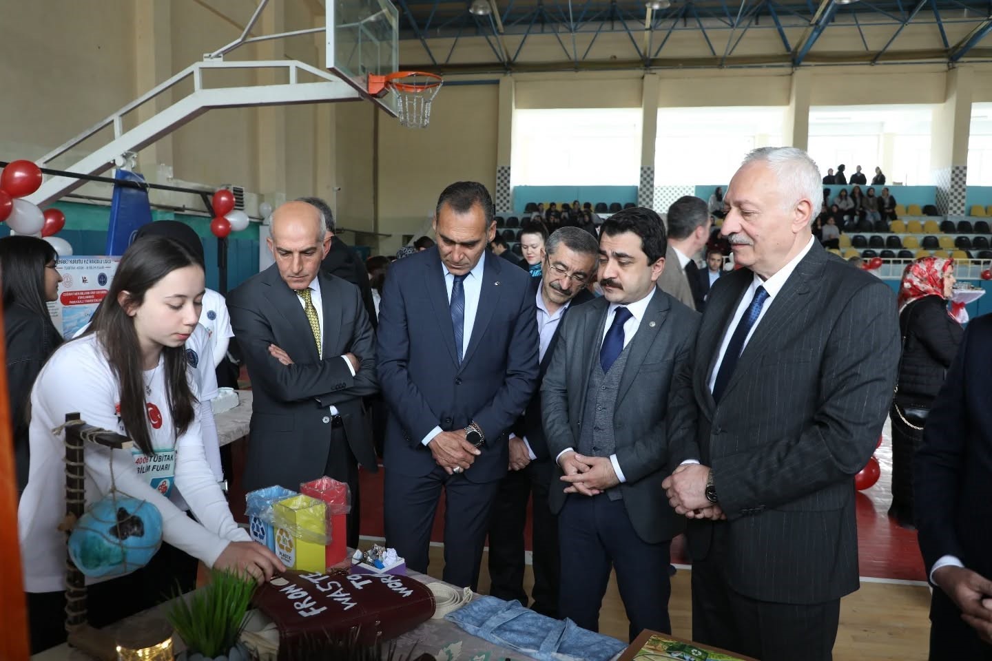 Bayburt’ta öğrencilerin bilim projeleri sergilenmeye devam ediyor
