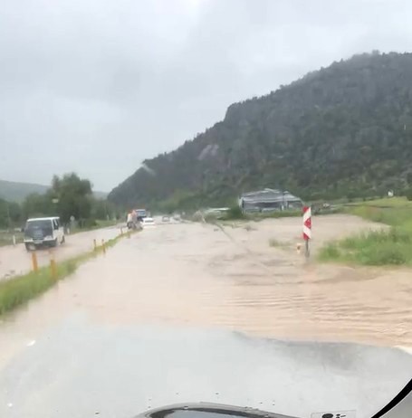 Kelkit&ccedil;ayı taştı, k&ouml;yler ve tarım arazileri sular altında kaldı
