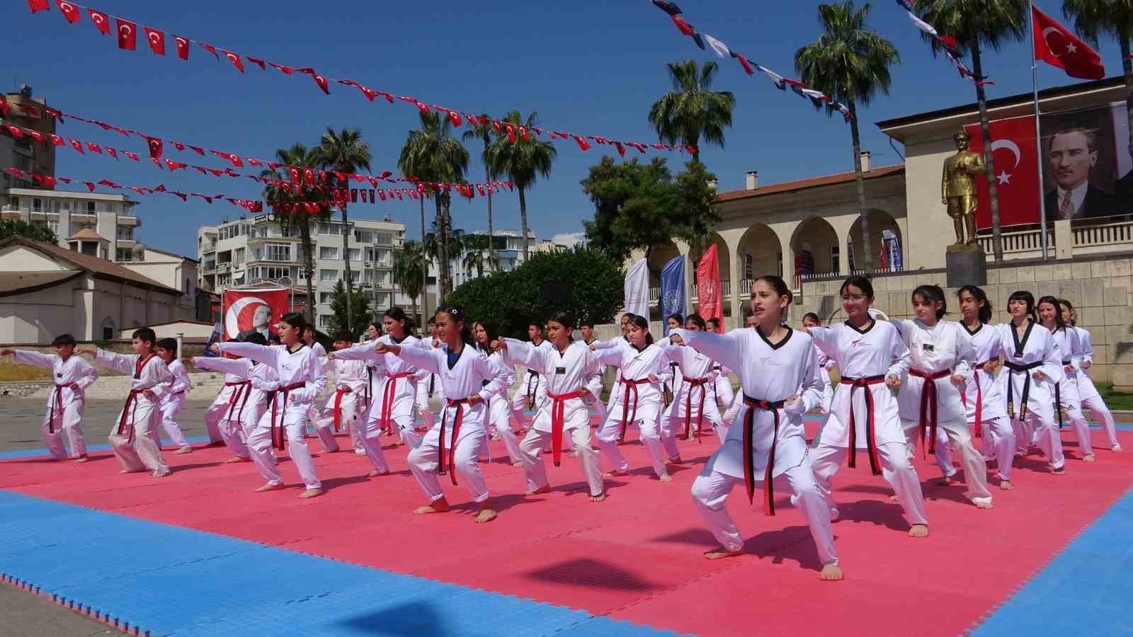 Mersin’de 19 Mayıs coşkusu Gençlik Haftası ile başladı
