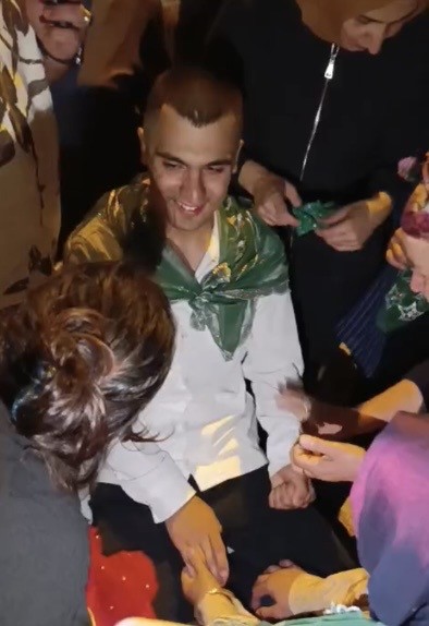 Osmaniye&rsquo;de &ouml;zel birey i&ccedil;in mahallede asker eğlencesi d&uuml;zenlendi

