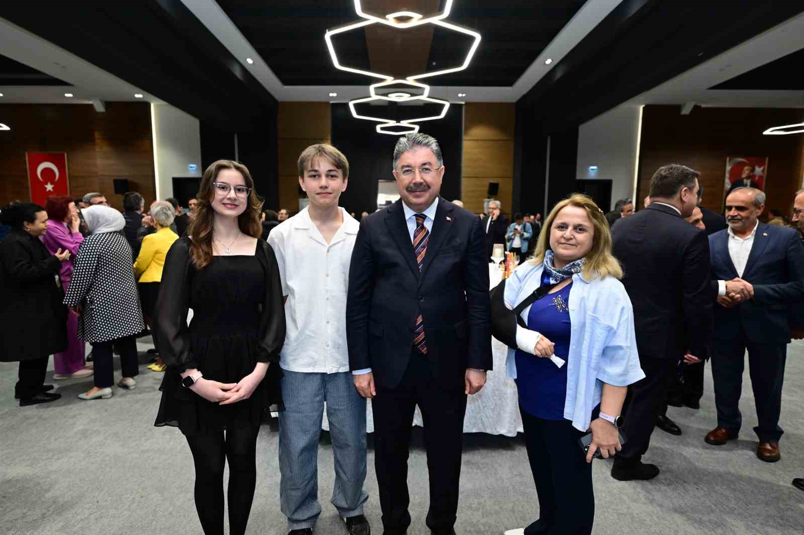 Vali Yılmaz Eskişehir Sempozyumu Gala Yemeği&rsquo;ne katıldı
