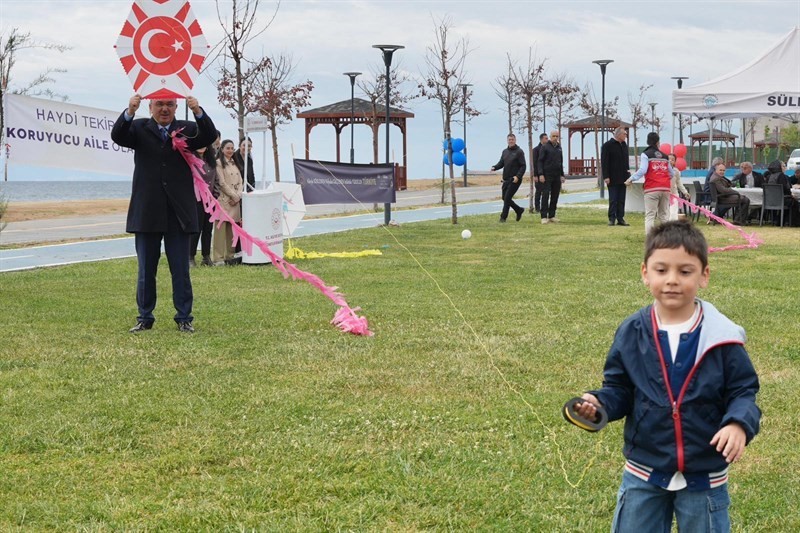 Tekirdağ’da uçurtmalar çocuklar için gökyüzüne yükseldi