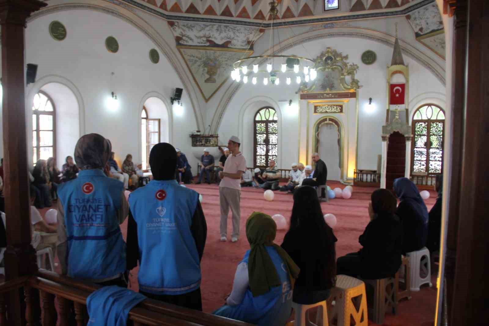 Kurşunlu Camii&rsquo;nde g&ouml;n&uuml;ller engel tanımadı
