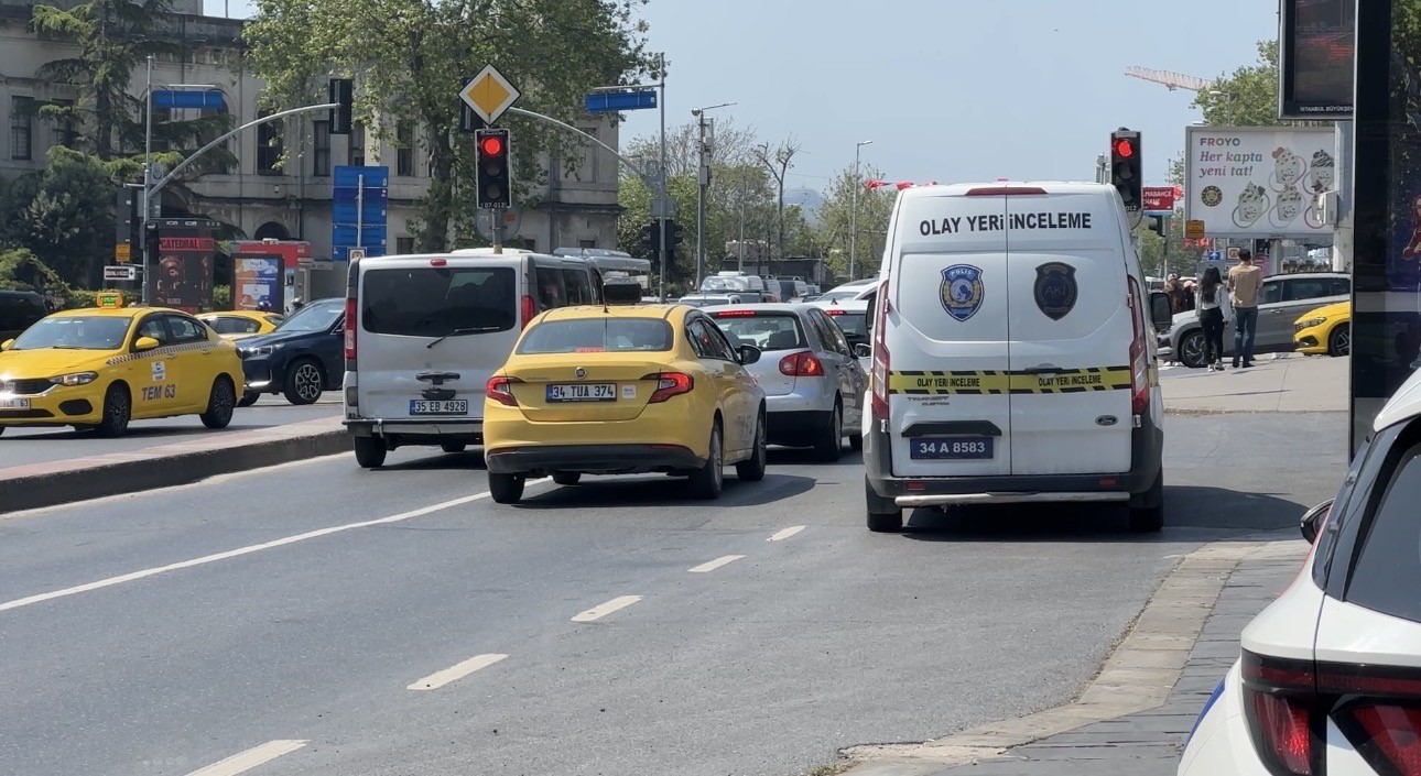 Beşiktaş’ta ticari aracın çarptığı polis ağır yaralandı