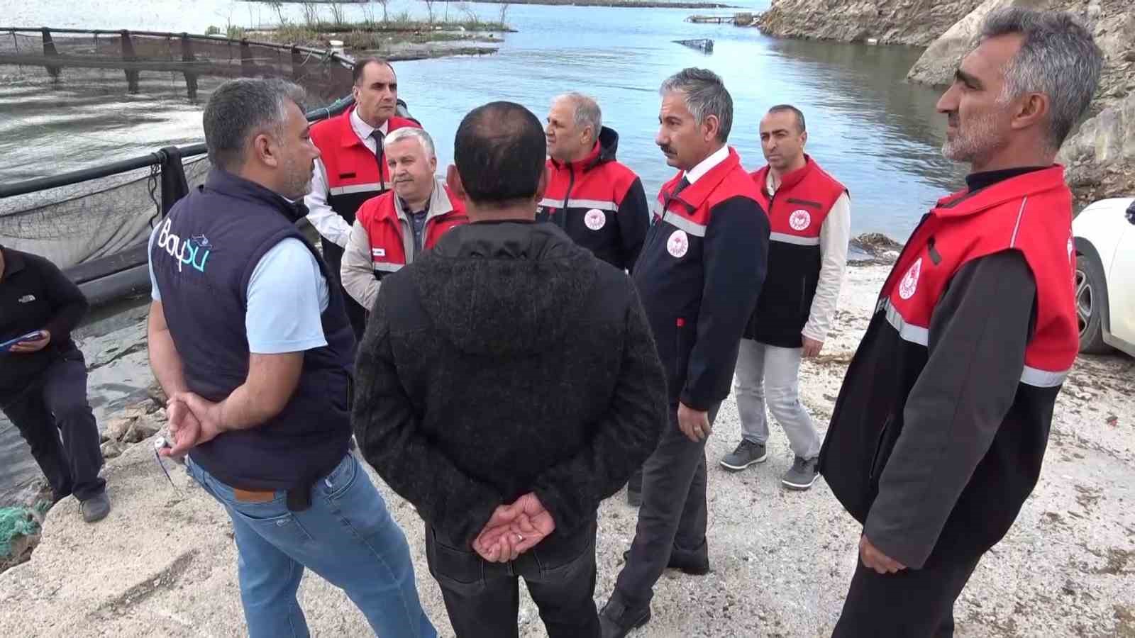 İhraç edilecek ‘Türk somonları’ için yavru balıklar suya bırakıldı