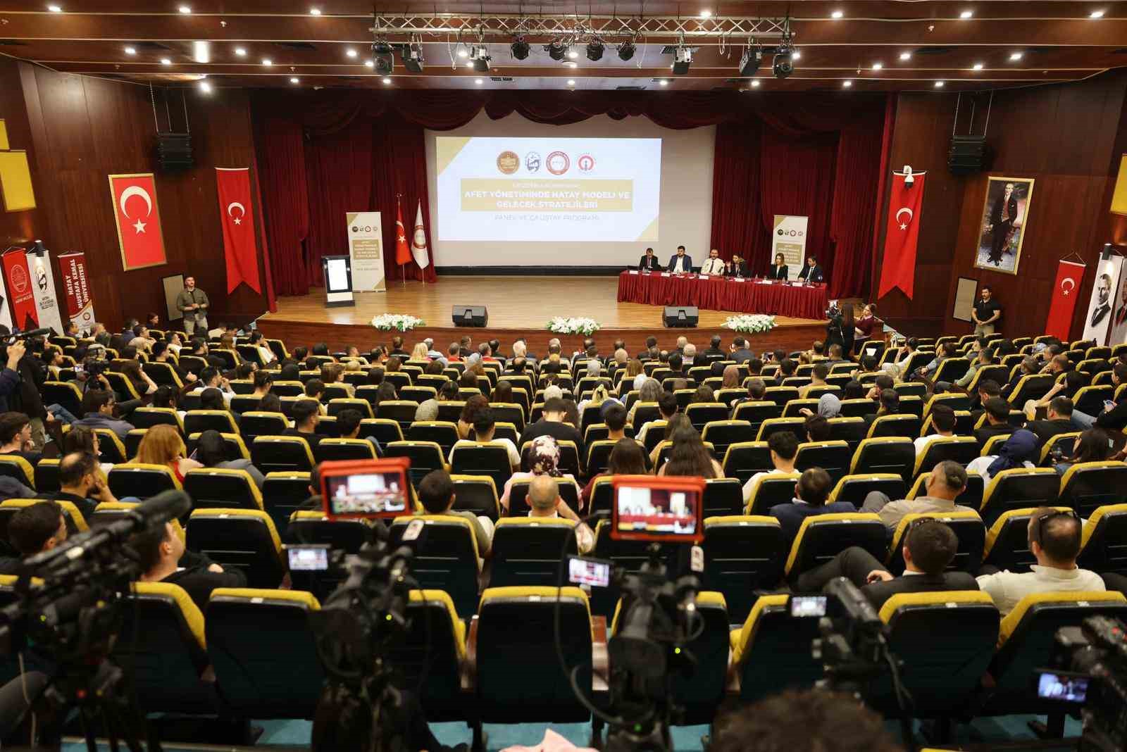 Hatay&rsquo;da deprem sonrasındaki s&uuml;re&ccedil; kayıt altına alındı

