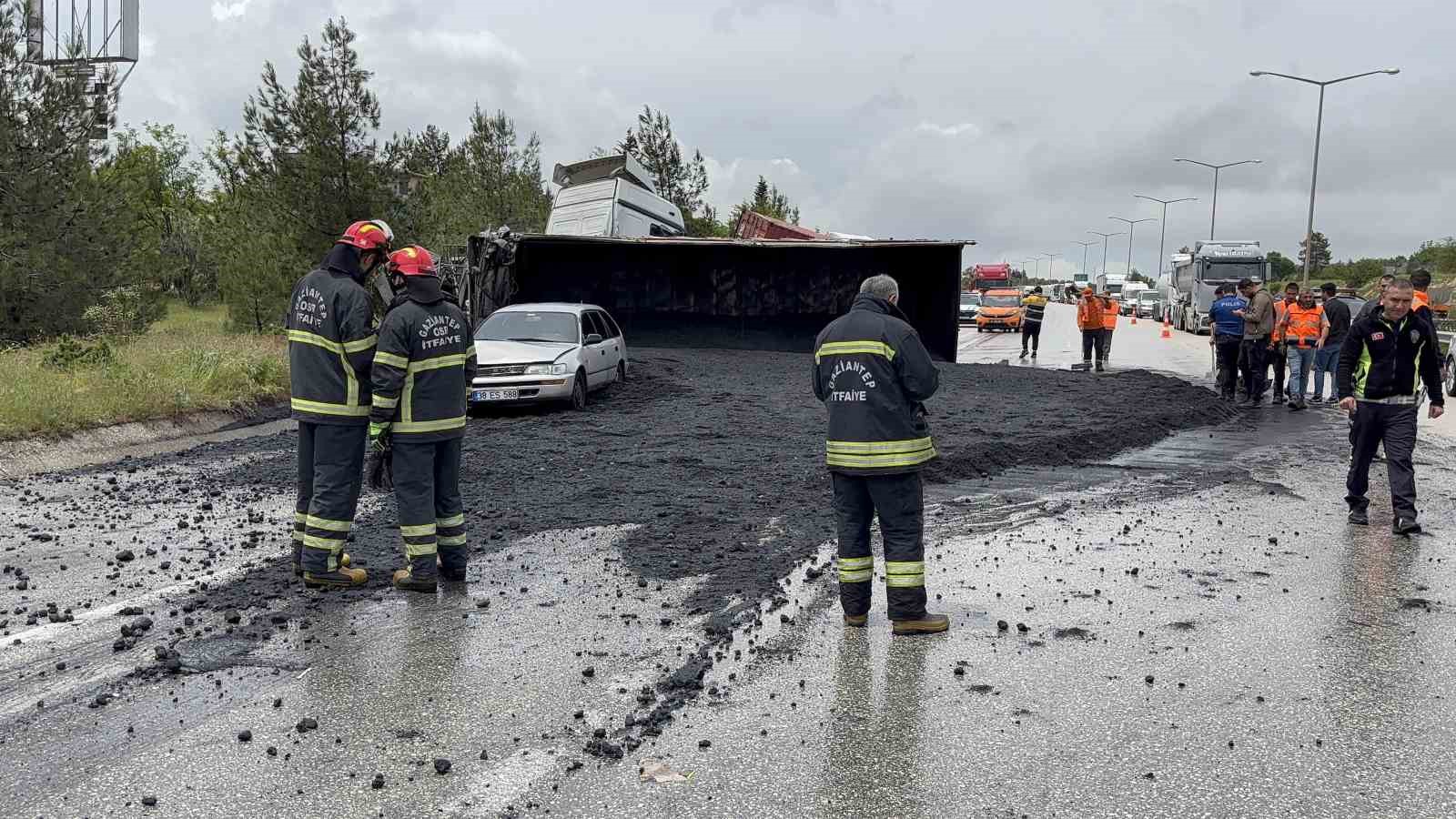 Gaziantep’te 4 aracın karıştığı zincirleme kaza: 1 yaralı
