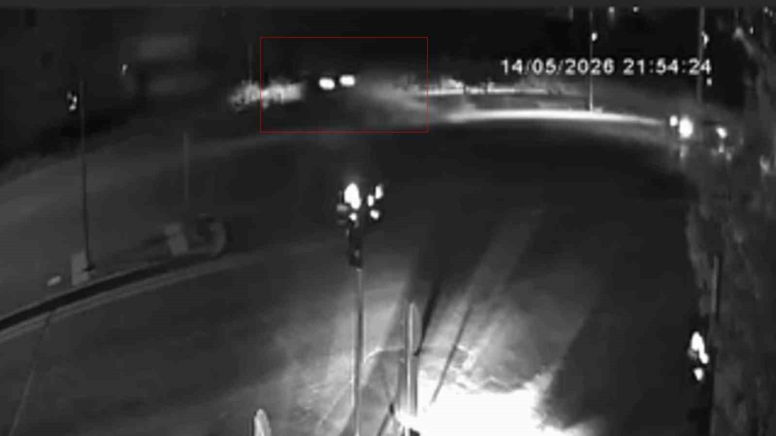 Kontrolden &ccedil;ıkan otomobil tren yoluna u&ccedil;tu, 3 kişi yaralandı
