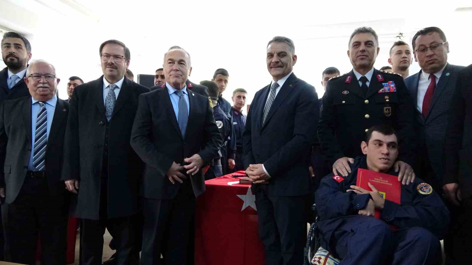 Yozgat&rsquo;ta 21 &ouml;zel gen&ccedil; bir g&uuml;nl&uuml;ğ&uuml;ne asker oldu
