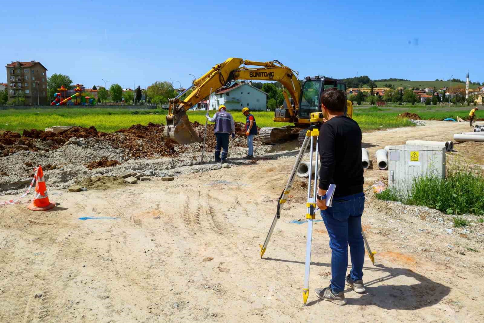 Uşak&rsquo;ta kilit parke ve altyapı &ccedil;alışmaları hız kesmeden s&uuml;r&uuml;yor
