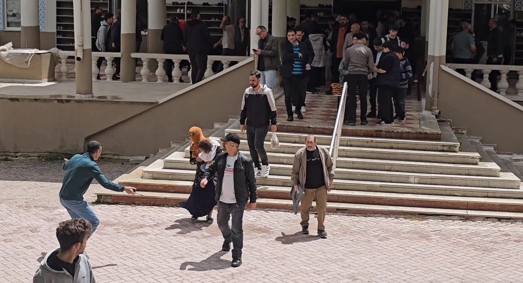 Elazığ&rsquo;da dilenciler ka&ccedil;tı, zabıta yakaladı: "Hepsi ka&ccedil;tı gitti, beni bırakma aman ha"
