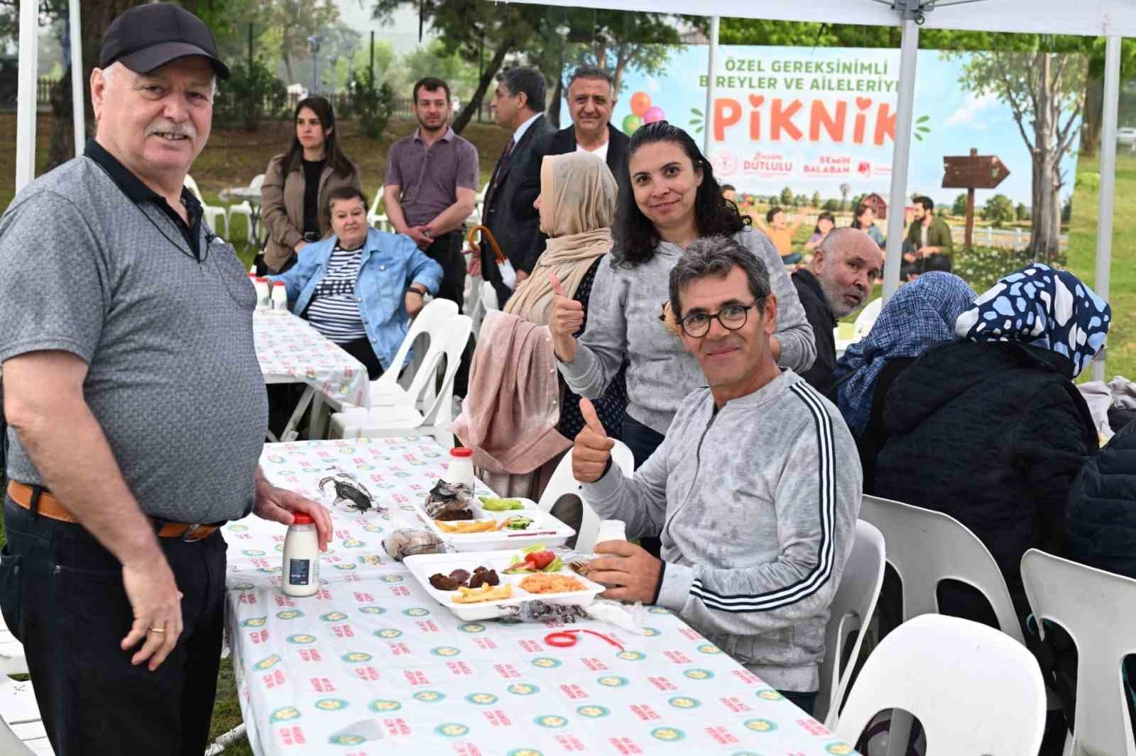 Özel bireyler piknikte gönüllerince eğlendi