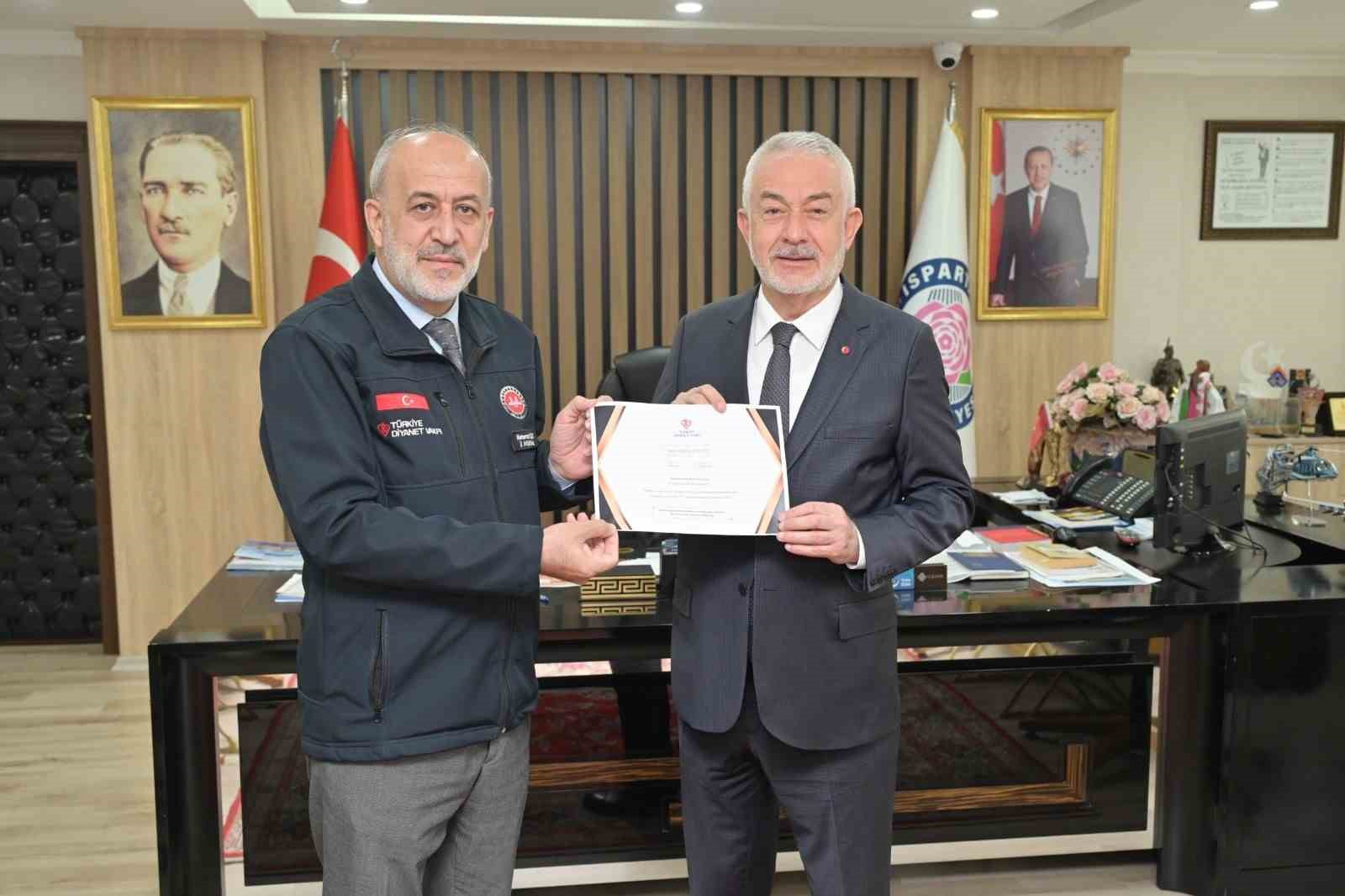 Isparta Belediye Başkanı Başdeğirmen kurban bağışında bulundu

