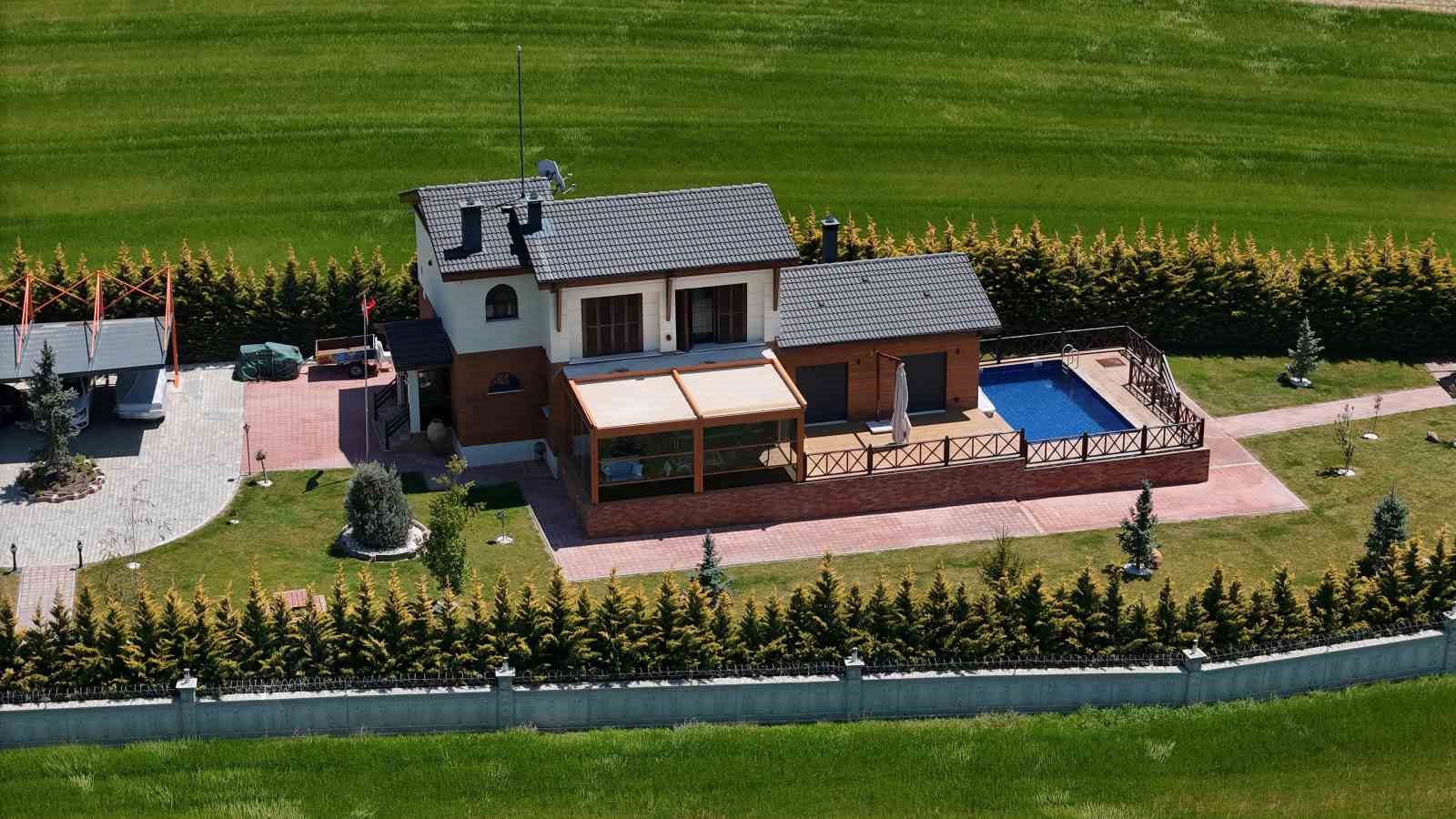 Başkan yardımcısı oğlunun &uuml;zerine şirket kurup k&ouml;ye villa yaptırmış
