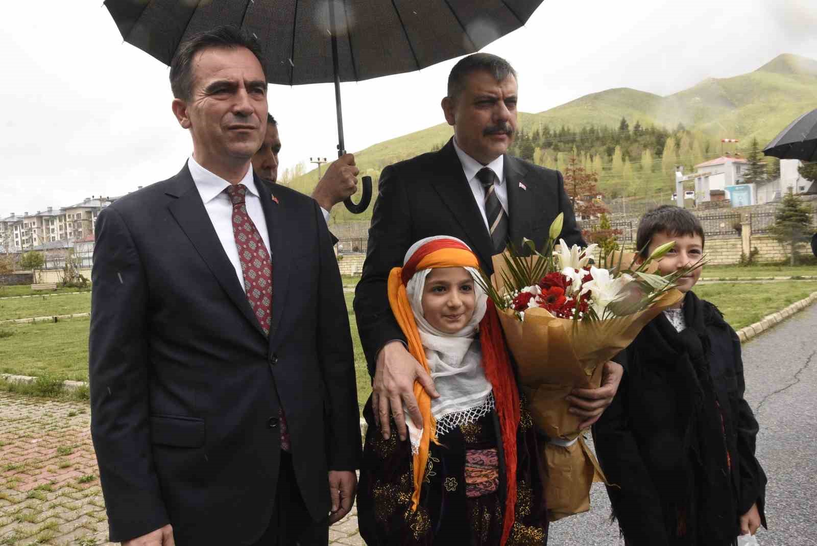 İçişleri Bakanı Mustafa Çiftçi, Bitlis’te ziyaretlerde bulundu