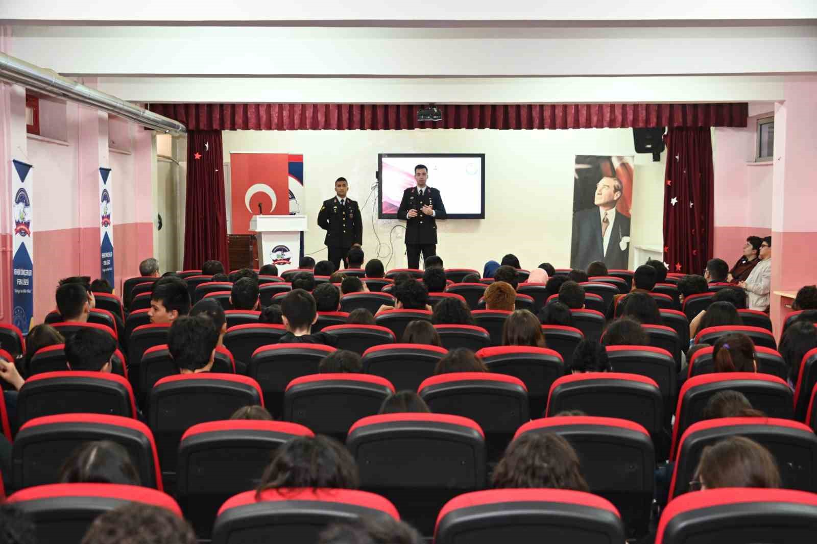 Gaziantep’te öğrencilere jandarma mesleği tanıtıldı