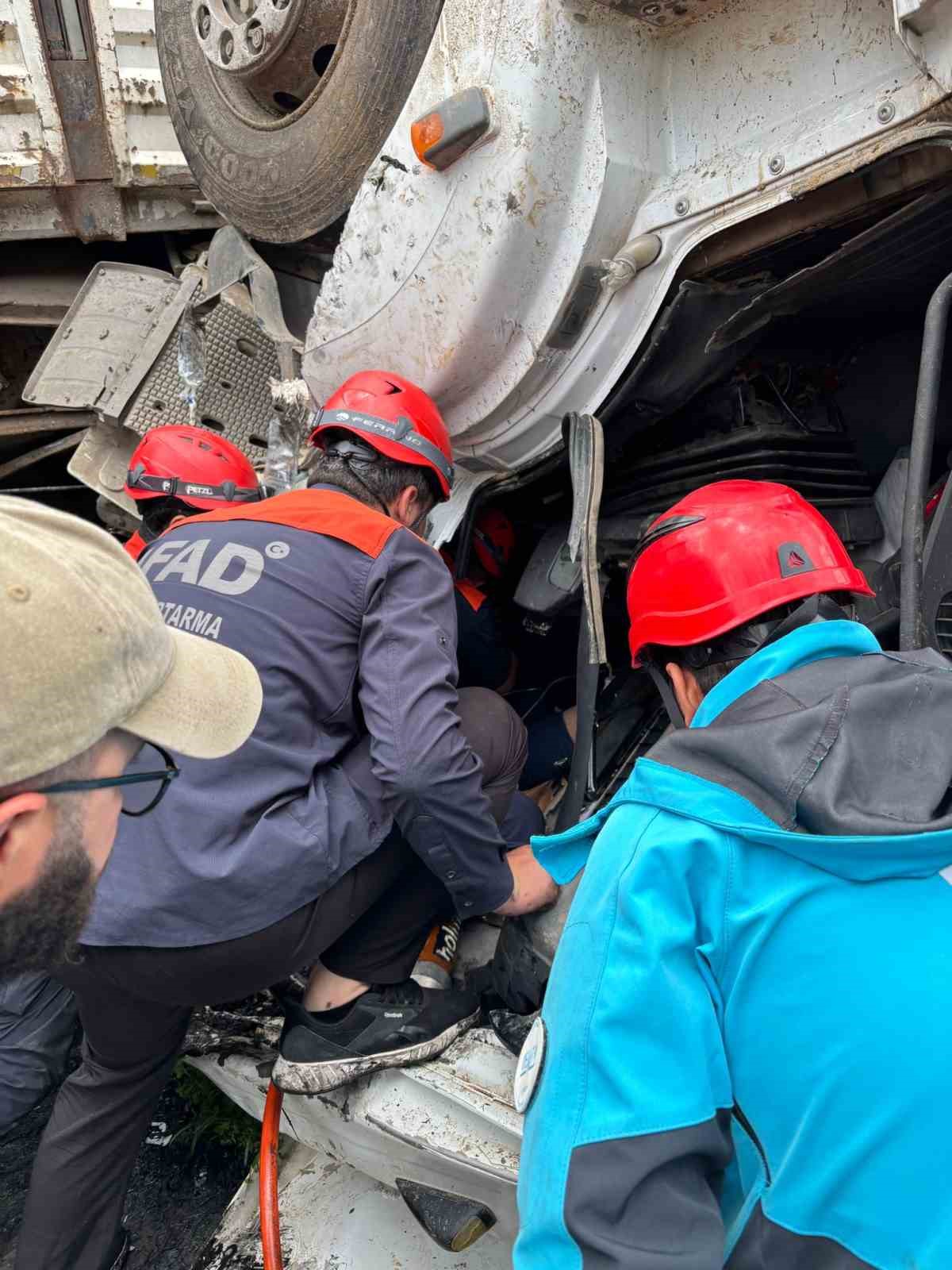 Şırnak’ta tırda sıkışan sürücü hayatını kaybetti