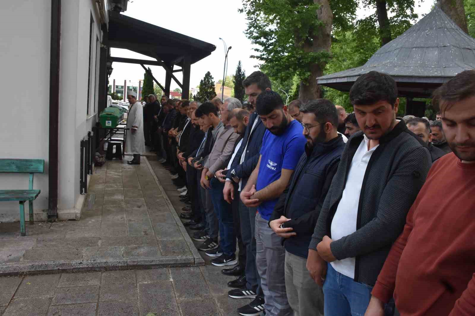 Sakarya’daki fabrika patlamasında hayatını kaybeden işçi toprağa verildi