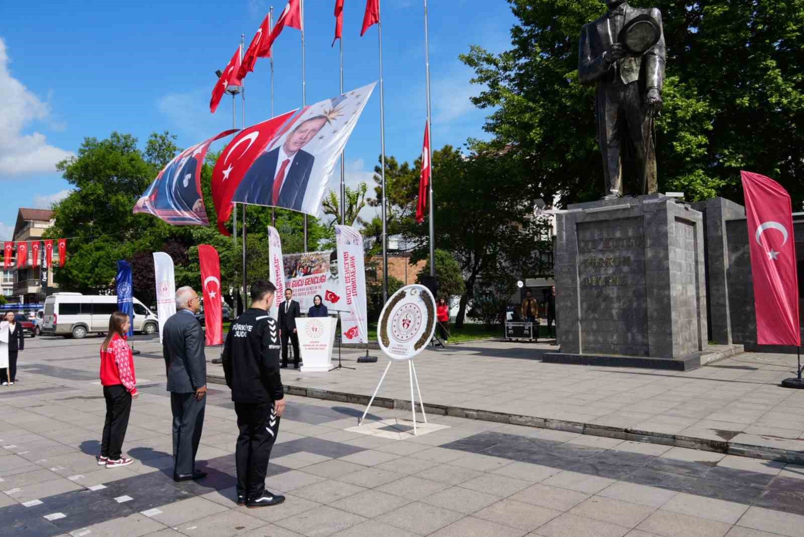 D&uuml;zce&rsquo;de Gen&ccedil;lik Haftası coşkusu başladı
