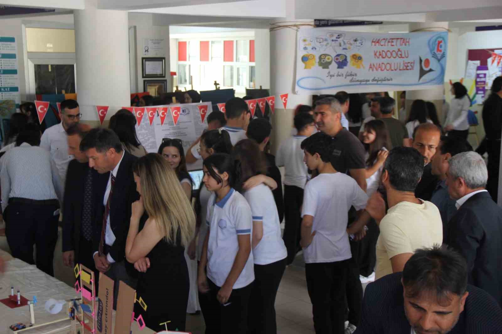 Cizre&rsquo;de &ouml;ğrenciler 20 farklı bilimsel proje sergiledi
