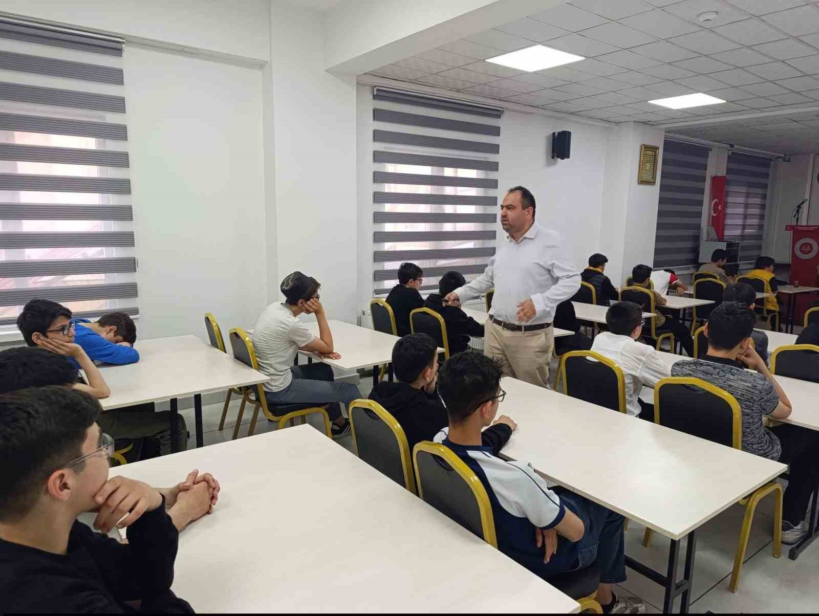Afyonkarahisar’da ‘Teknoloji Bağımlılığı’ konulu semineri