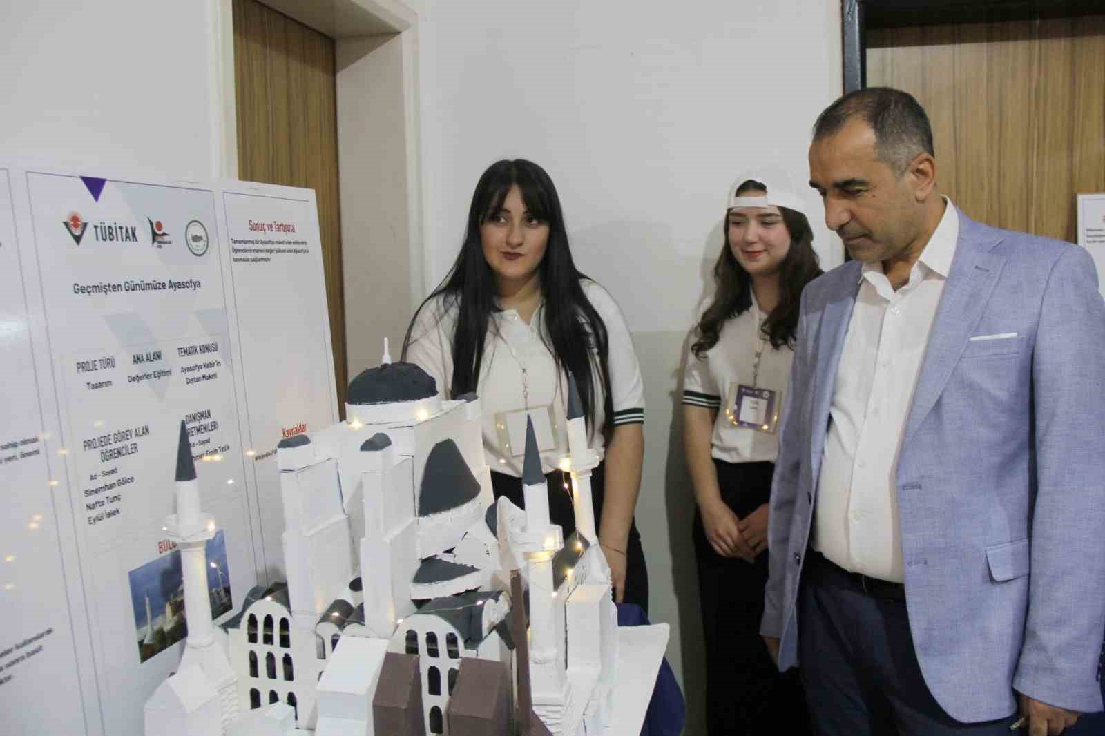 Cizreli &ouml;ğrencilerden bilim fuarında y&ouml;resel lezzet atağı
