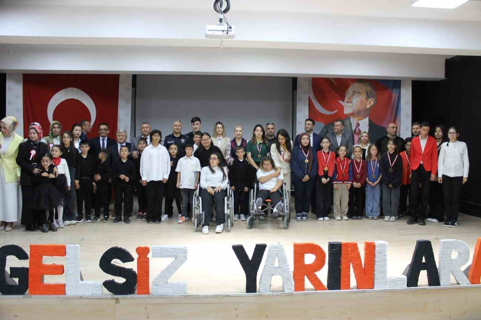 Altıntaş’ta özel eğitim öğrencilerinden anlamlı etkinlik
