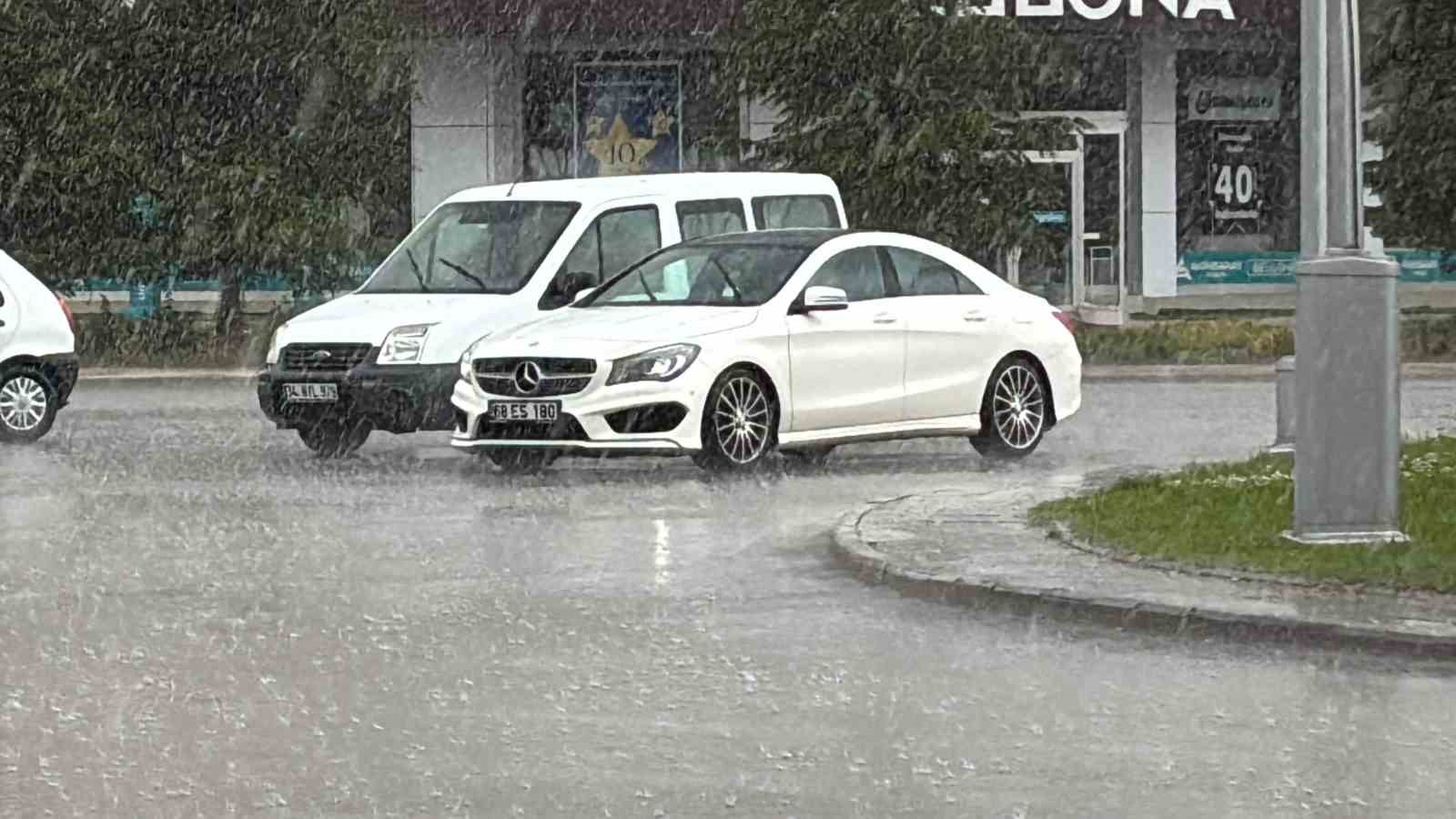 Aksaray&rsquo;da şiddetli yağmur etkili oldu
