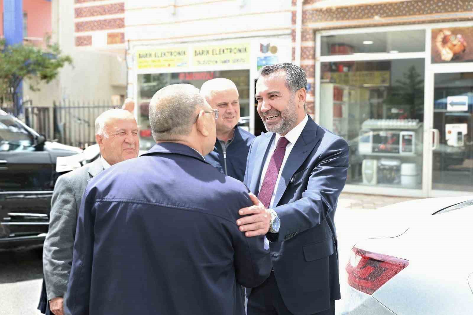 Başkan Şerifoğulları asfaltlama &ccedil;alışmalarını yerinde inceledi
