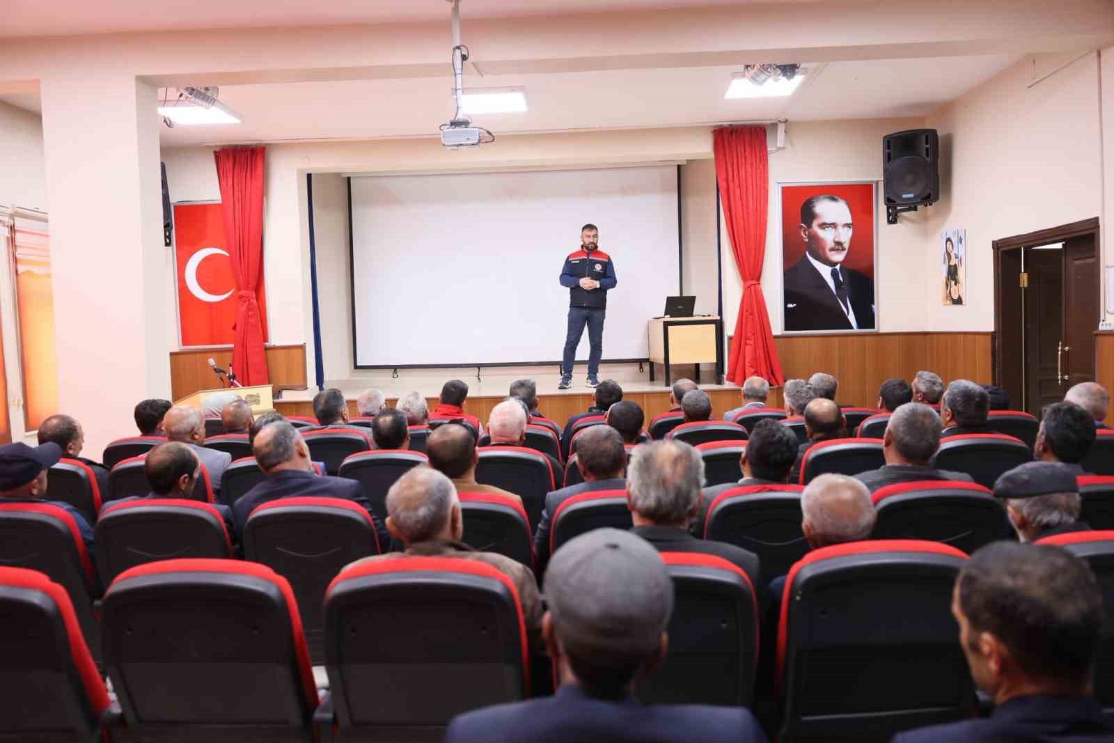 Kars’ta üreticilere kırsal kalkınma ve tasarruflu sulama desteği anlatıldı