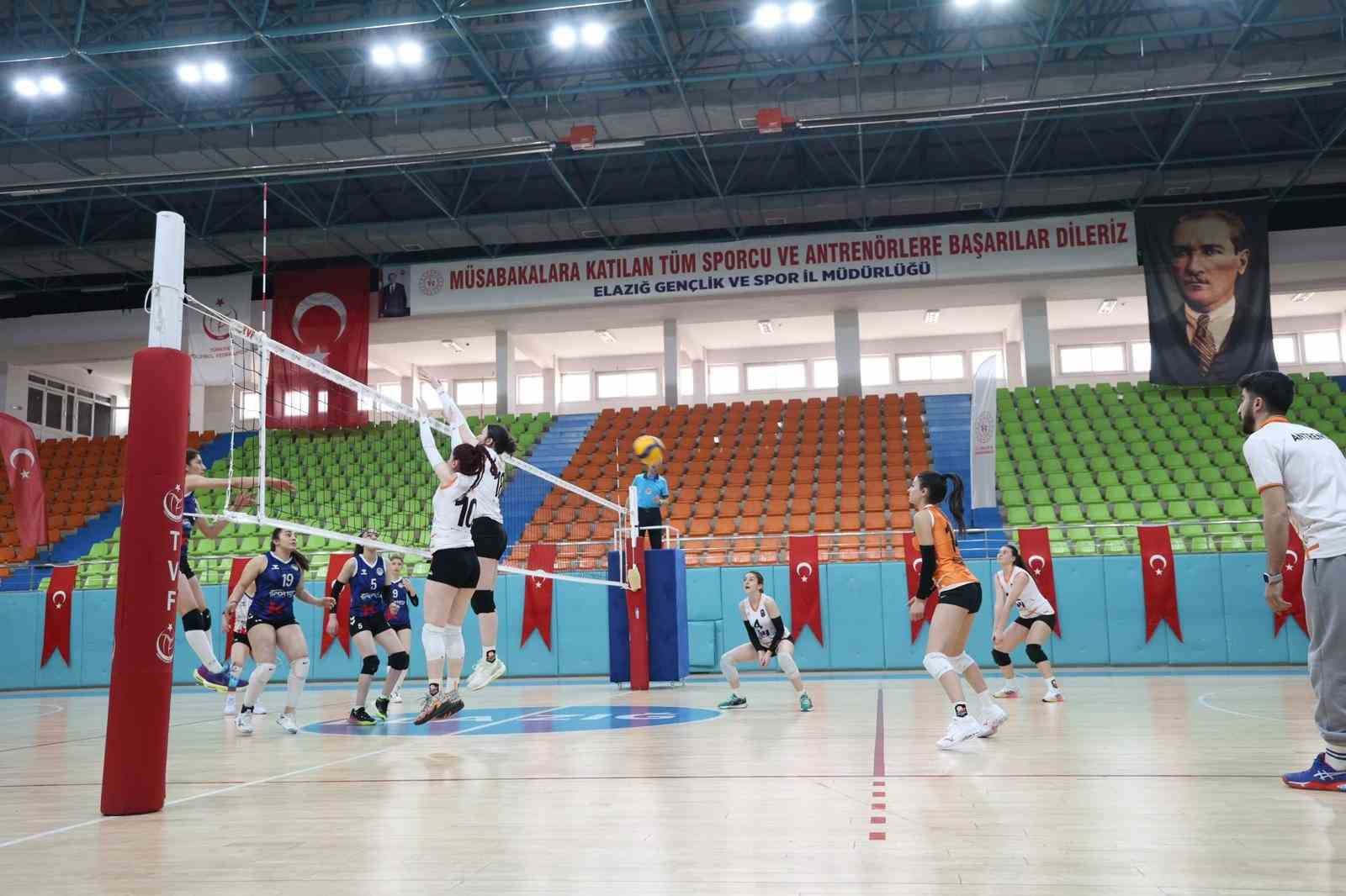 Elazığ’da Yıldız Kızlar Voleybol Türkiye Yarı Finalleri tamamlandı
