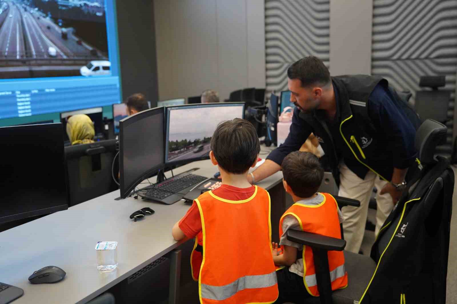 Minikler trafik g&uuml;venliğini yerinde &ouml;ğrendi
