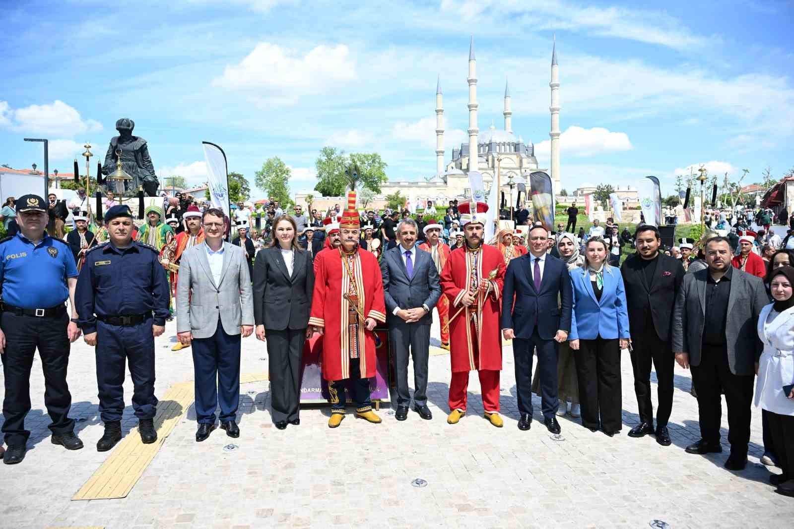 Edirne&rsquo;de fetih coşkusu: Selimiye Meydanı&rsquo;nda mehteran konseri d&uuml;zenlendi
