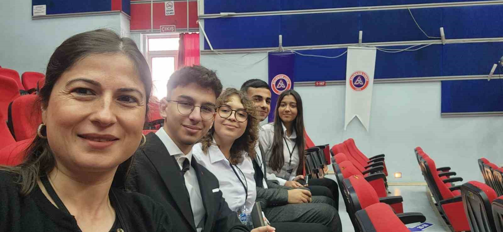 Münazarada Balıkesir şampiyonu oldular