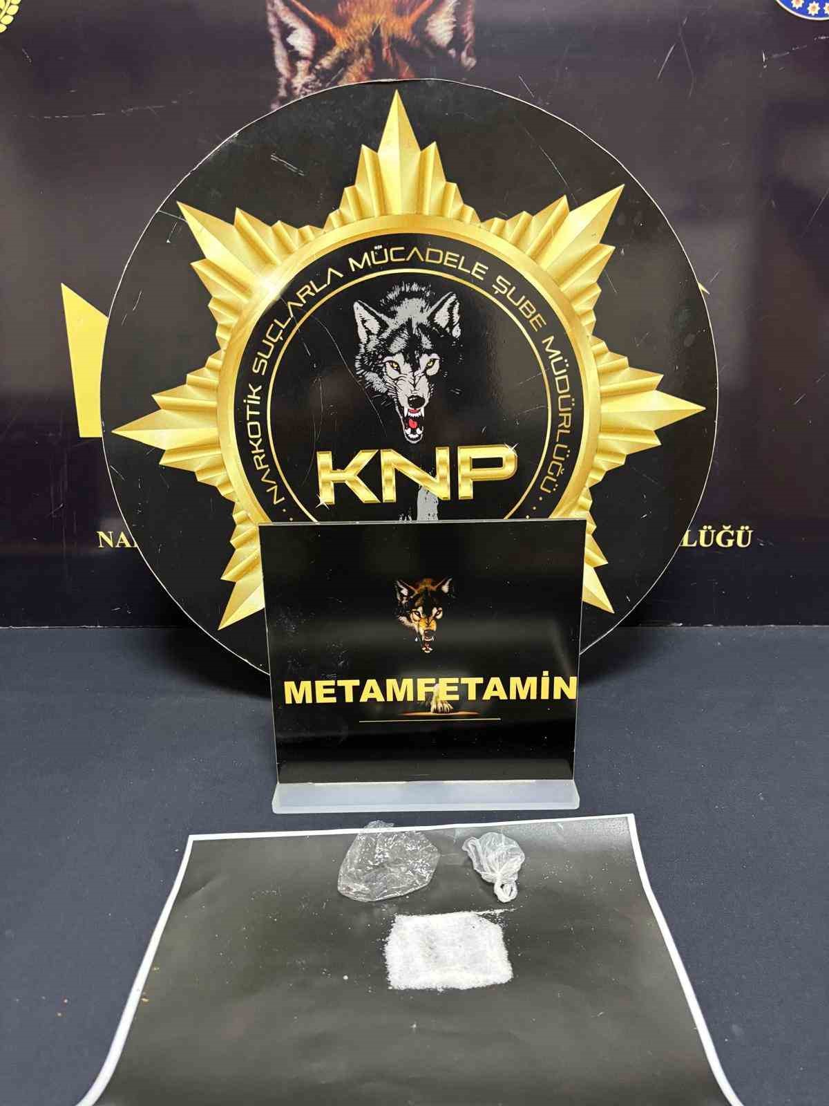 Uyuşturucu operasyonlarında 3 ş&uuml;pheli yakalandı
