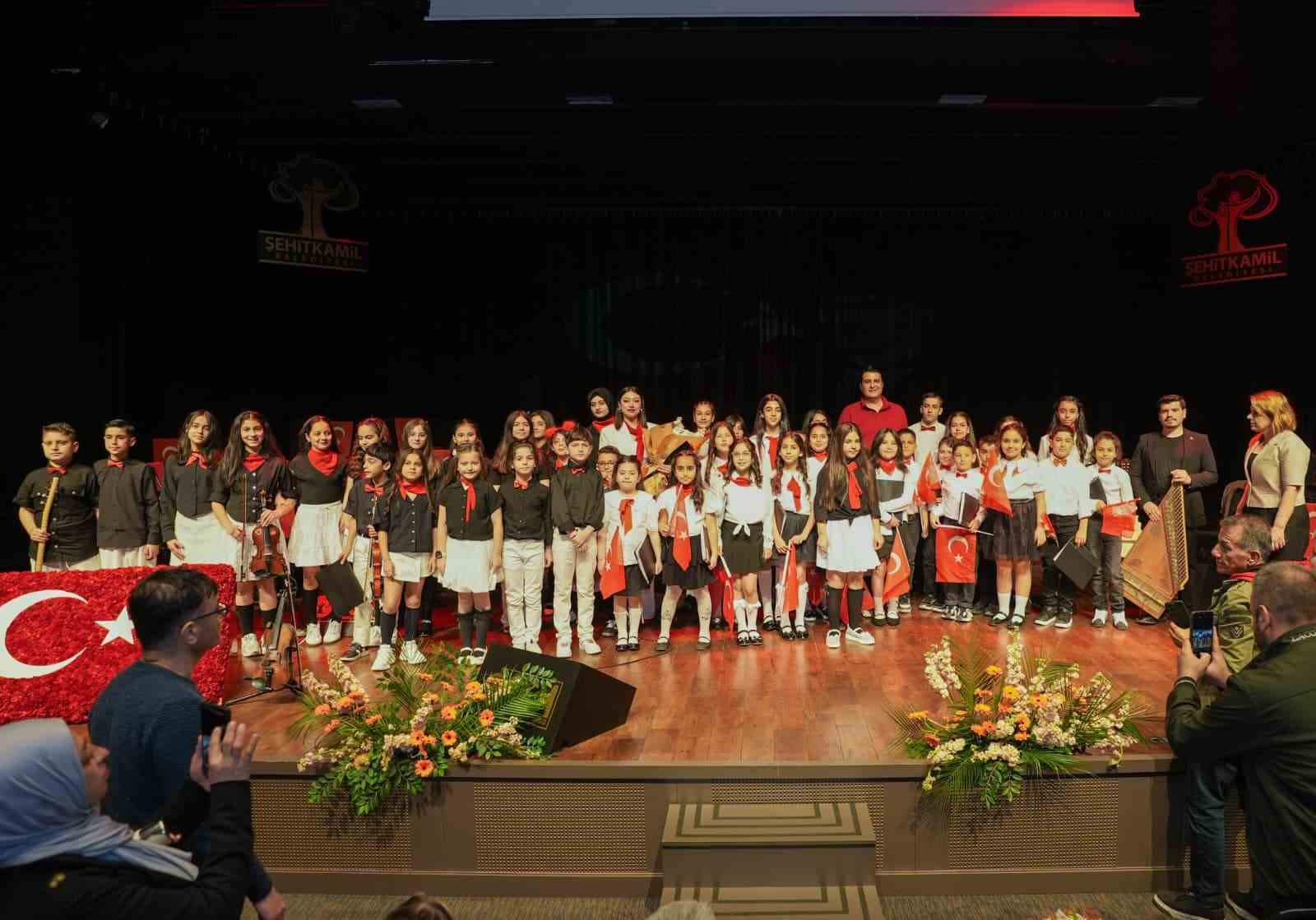 Şehitkamil &ccedil;ocuk orkestrasından coşkulu 19 Mayıs konseri
