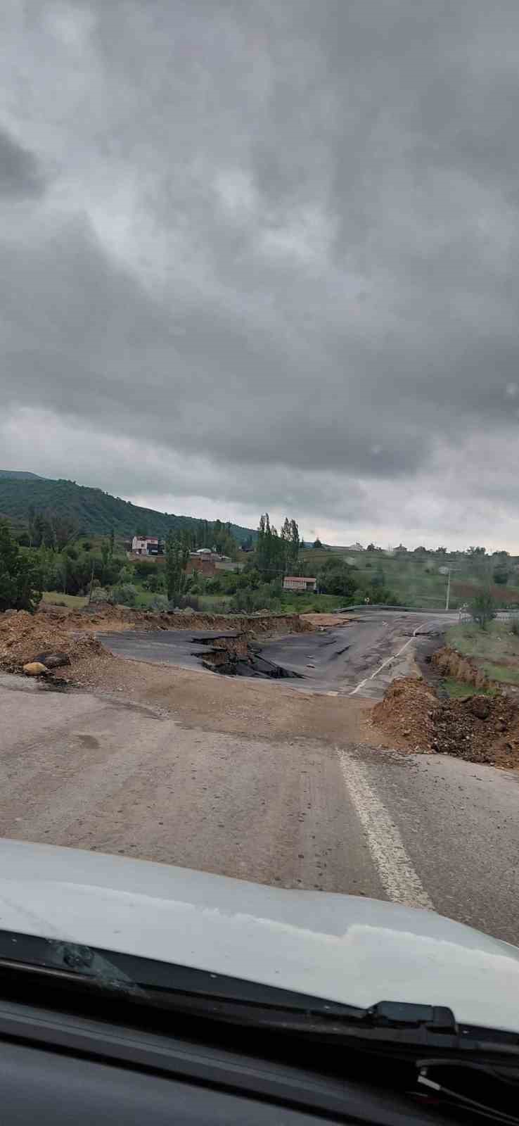 Kayseri&rsquo;de Yaşar Karayel Viyad&uuml;ğ&uuml;&rsquo;nde &ccedil;&ouml;kme meydana geldi
