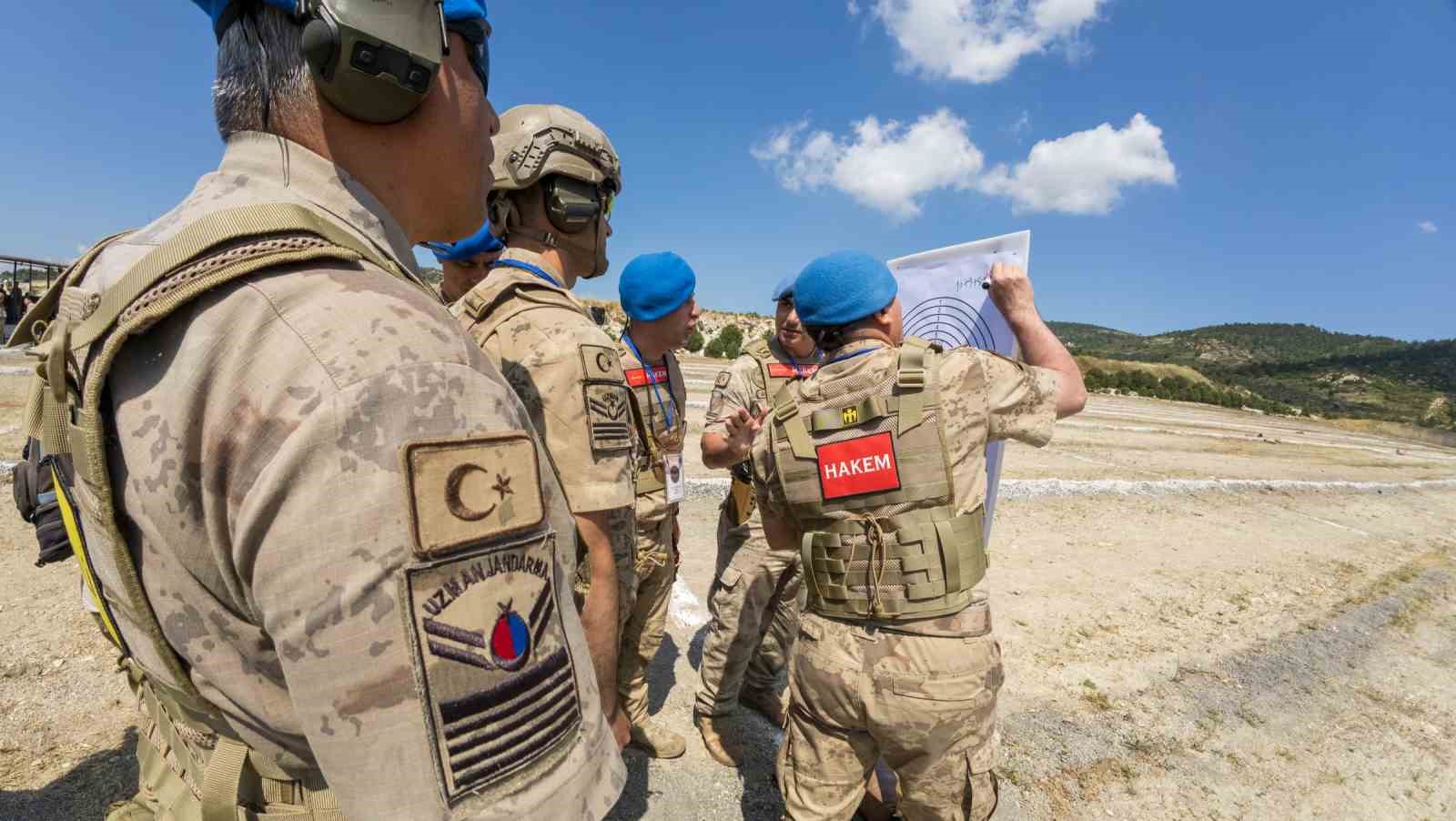 Fo&ccedil;a&rsquo;da nefes kesen final: Jandarmanın şampiyon nişancıları kozlarını paylaştı
