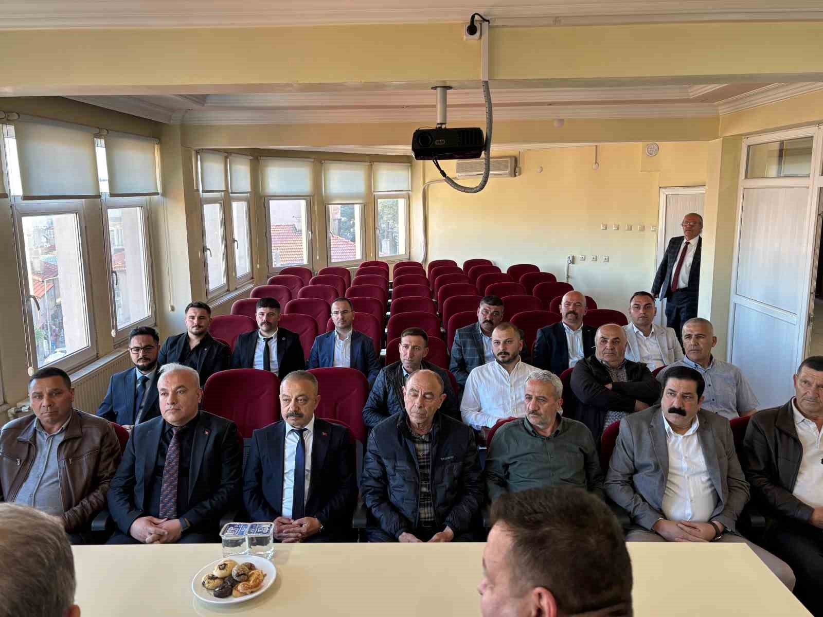 MHP Grup Başkanvekili Ak&ccedil;ay, Demirci&rsquo;de temaslarda bulundu
