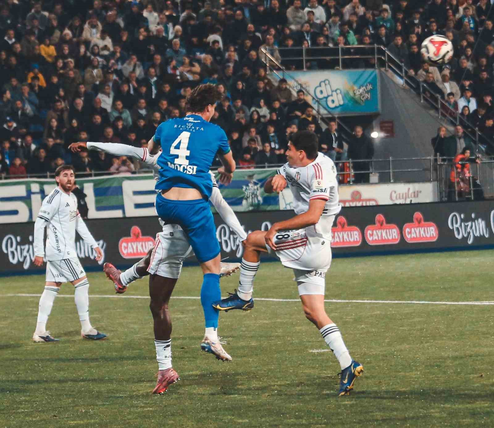 Trendyol S&uuml;per Lig: &Ccedil;aykur Rizespor: 0 - Beşiktaş: 0 (Ma&ccedil; devam ediyor)
