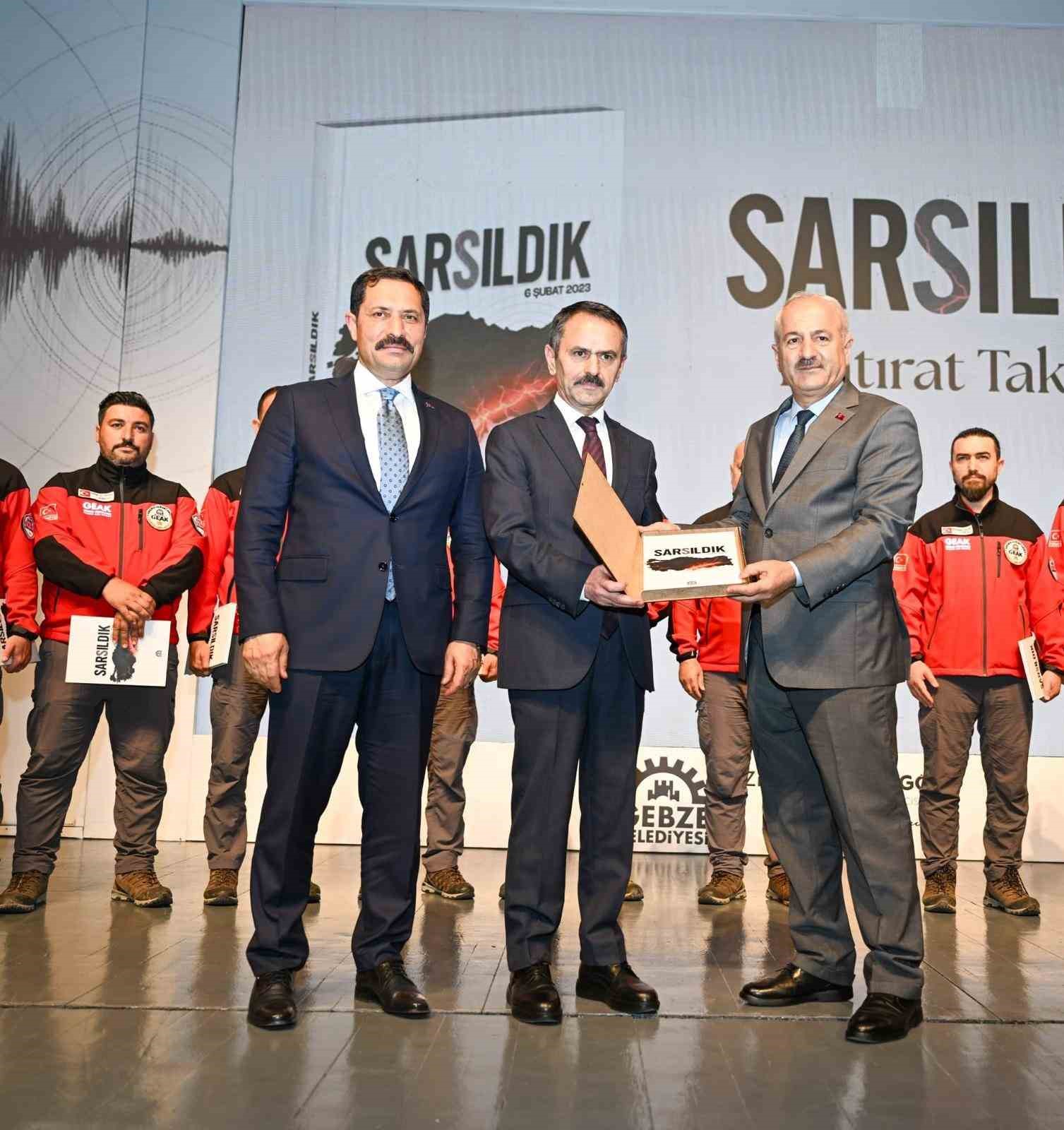 6 Şubat&rsquo;ın hafızası "Sarsıldık Sarıldık" ile g&ouml;zler &ouml;n&uuml;ne serildi
