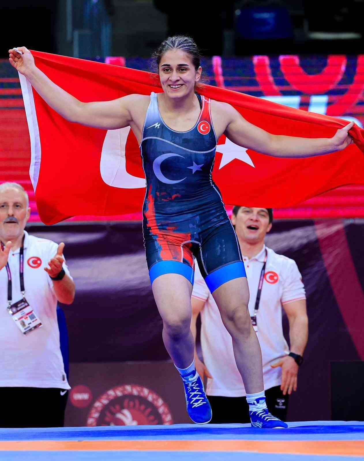 U17 Avrupa G&uuml;reş Şampiyonası&rsquo;nda &Ouml;zdenur &Ouml;zmer&rsquo;den altın madalya
