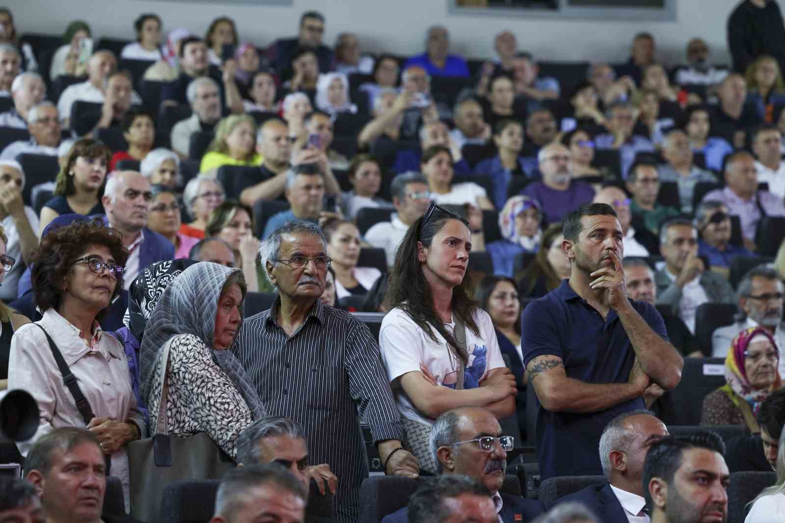 CHP Genel Başkanı &Ouml;zel: "Didişmek yerine kentleri depreme hazırlamak lazım"
